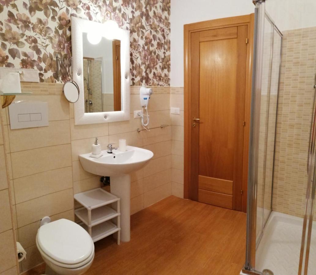 B&B Abatjour - Ambiente Sanificato - Test Antilegionella Assolto Foggia Dış mekan fotoğraf